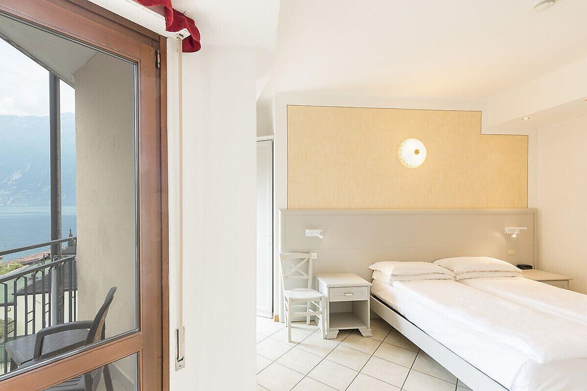 Hotel Garda Bellevue Limone sul Garda Exterior photo