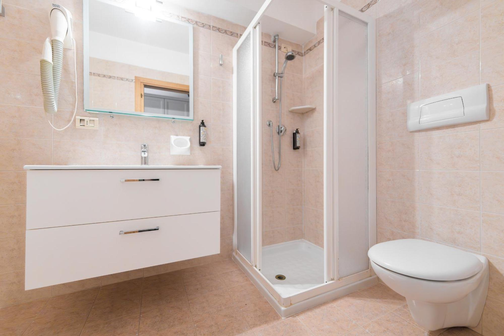 Hotel Garda Bellevue Limone sul Garda Room photo