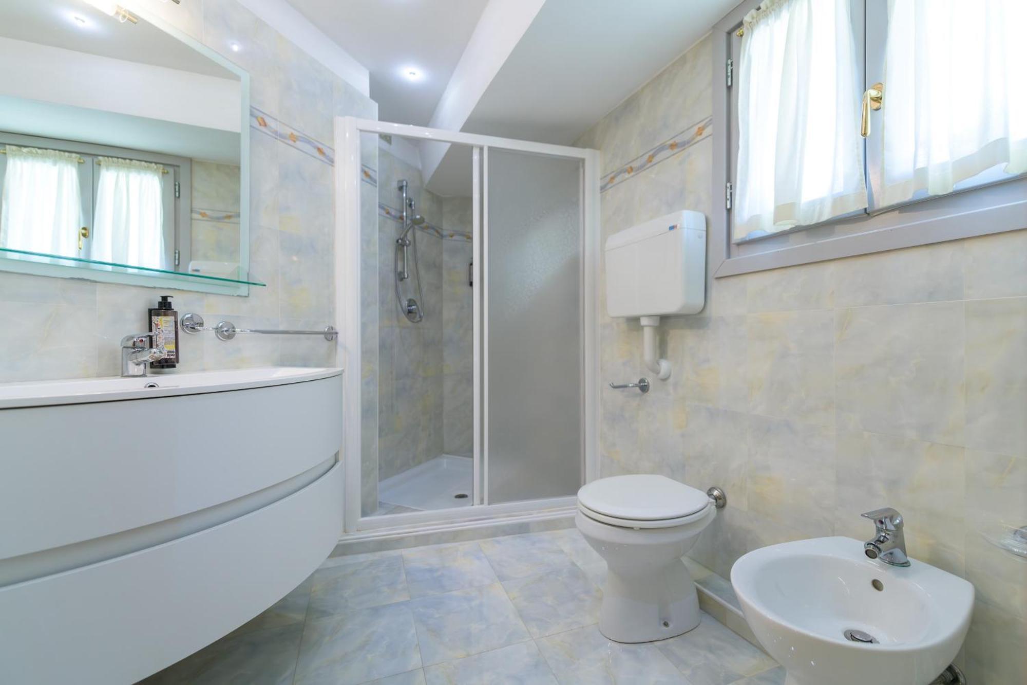 Hotel Garda Bellevue Limone sul Garda Exterior photo