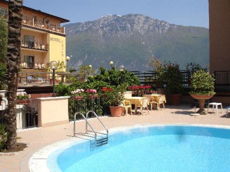 Hotel Garda Bellevue Limone sul Garda Exterior photo