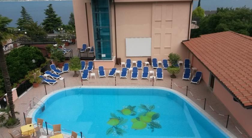 Hotel Garda Bellevue Limone sul Garda Exterior photo